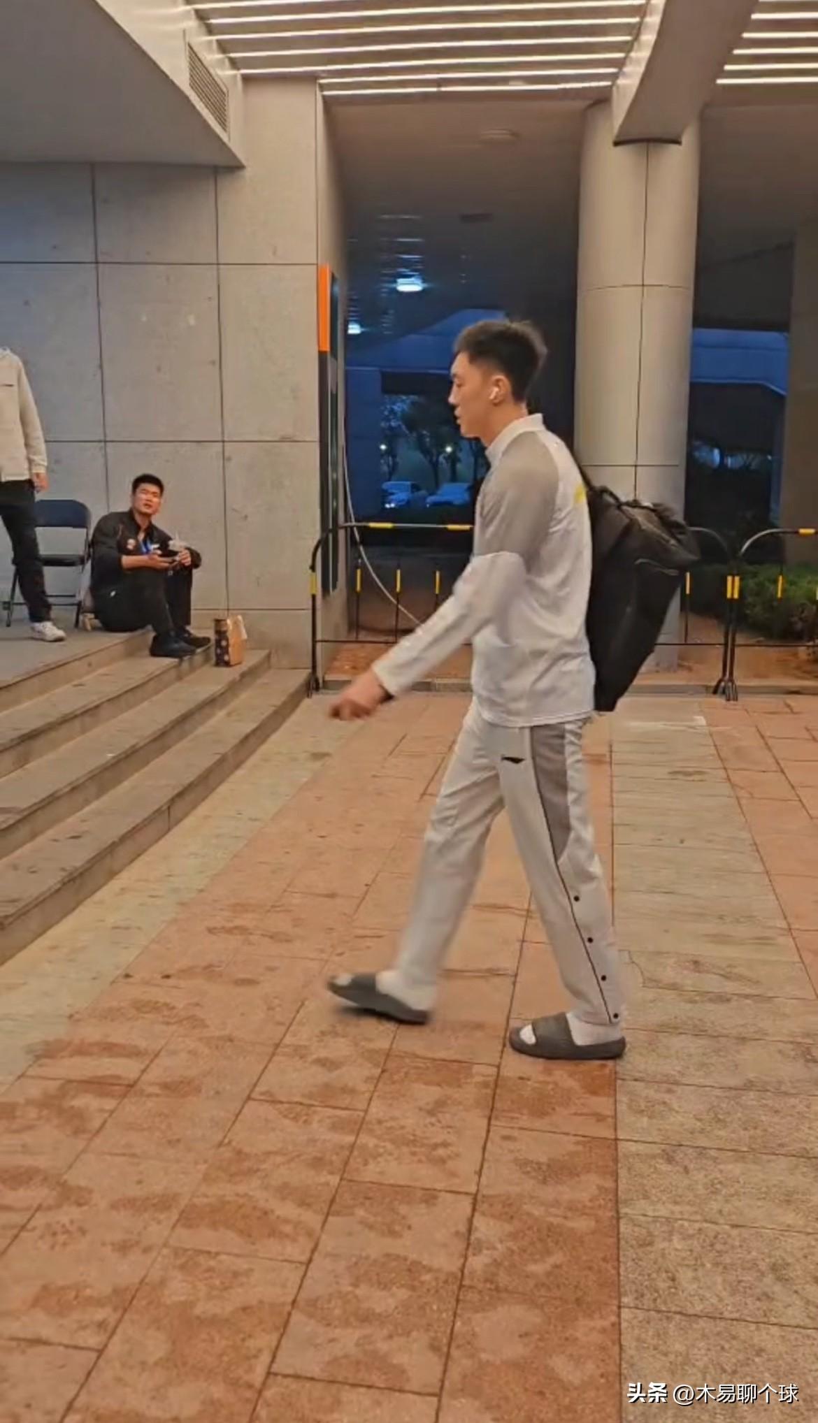 广东宏远首战失利：暴露诸多问题！
广东宏远新赛季首战失利，比分之外，教练组的临场