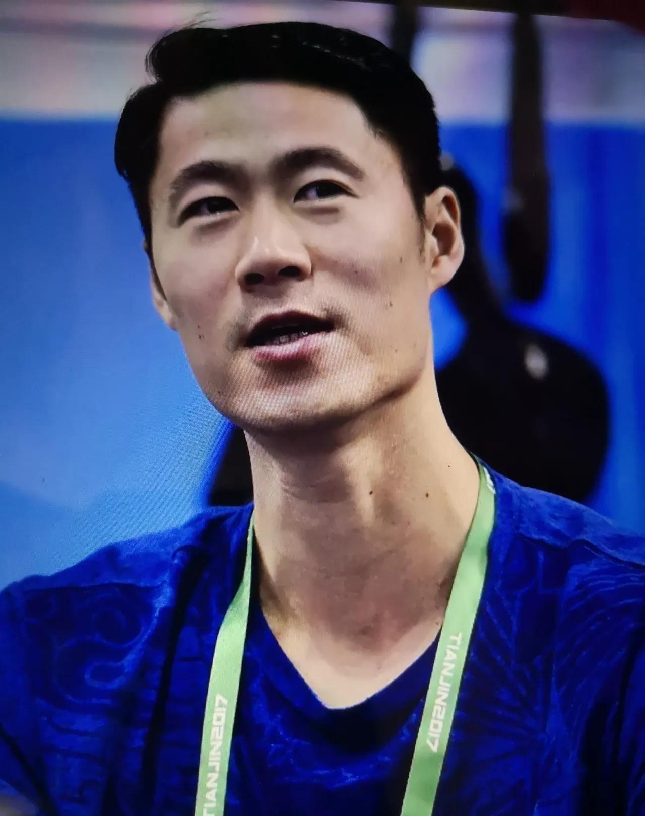 樊振东全运卫冕封神！
王励勤喜提“幸福烦恼”。
樊振东4:1轻取林诗栋卫冕全运男