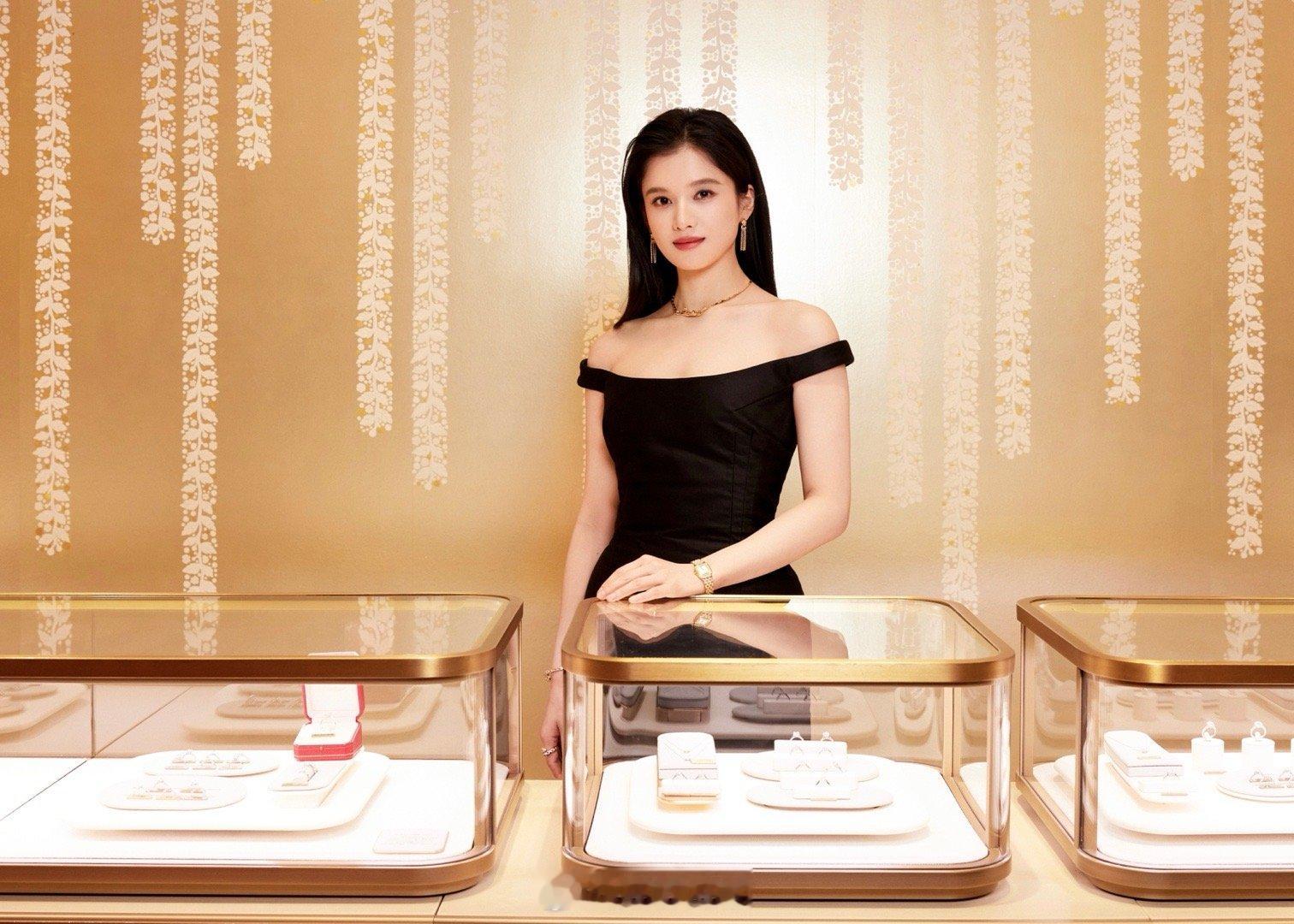 张婧仪神级颜值 