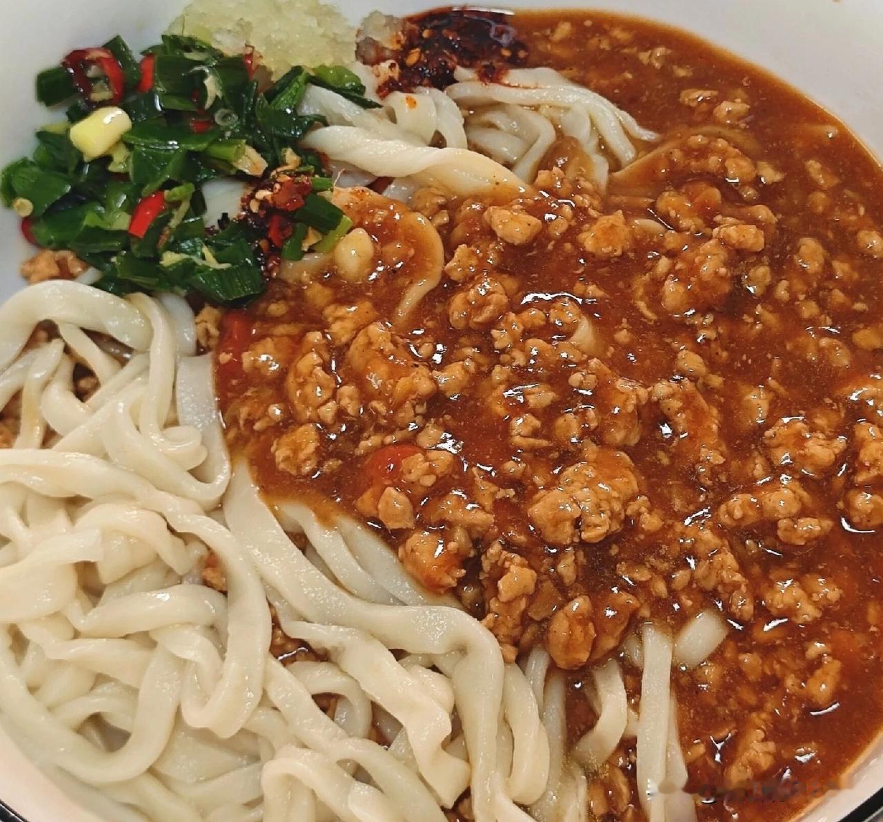 晒图笔记大赛面食加麻婆豆腐和葱花。