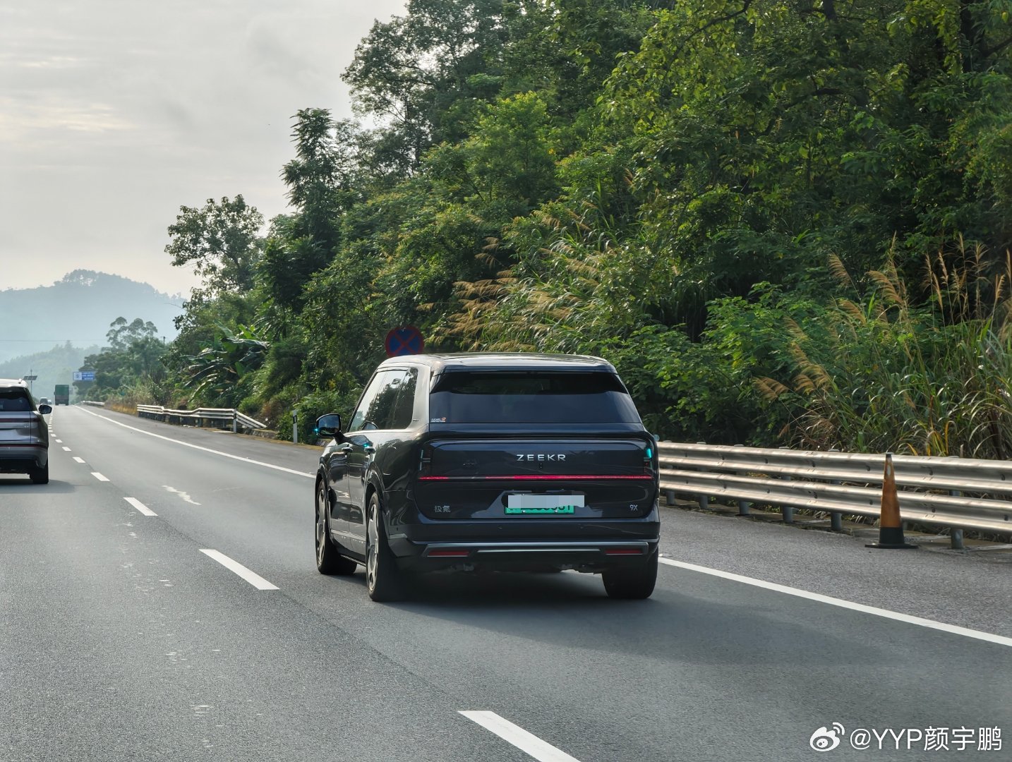 今天做大家车的9系suv 大策划，七台车浩浩荡荡跑高速，同事们换着手开，我也得以