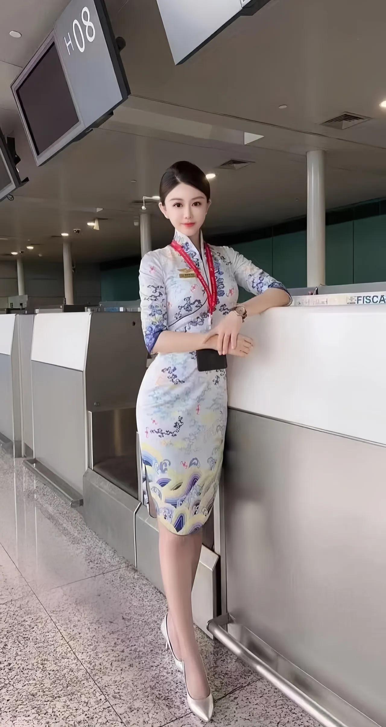 海航空姐的优质服务！空姐职业照