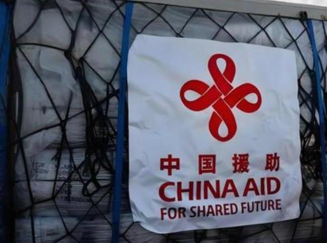 8天前，菲律宾防长还在香格里拉对话会上，当着几十个国家的面狂言：中国送的15万吨