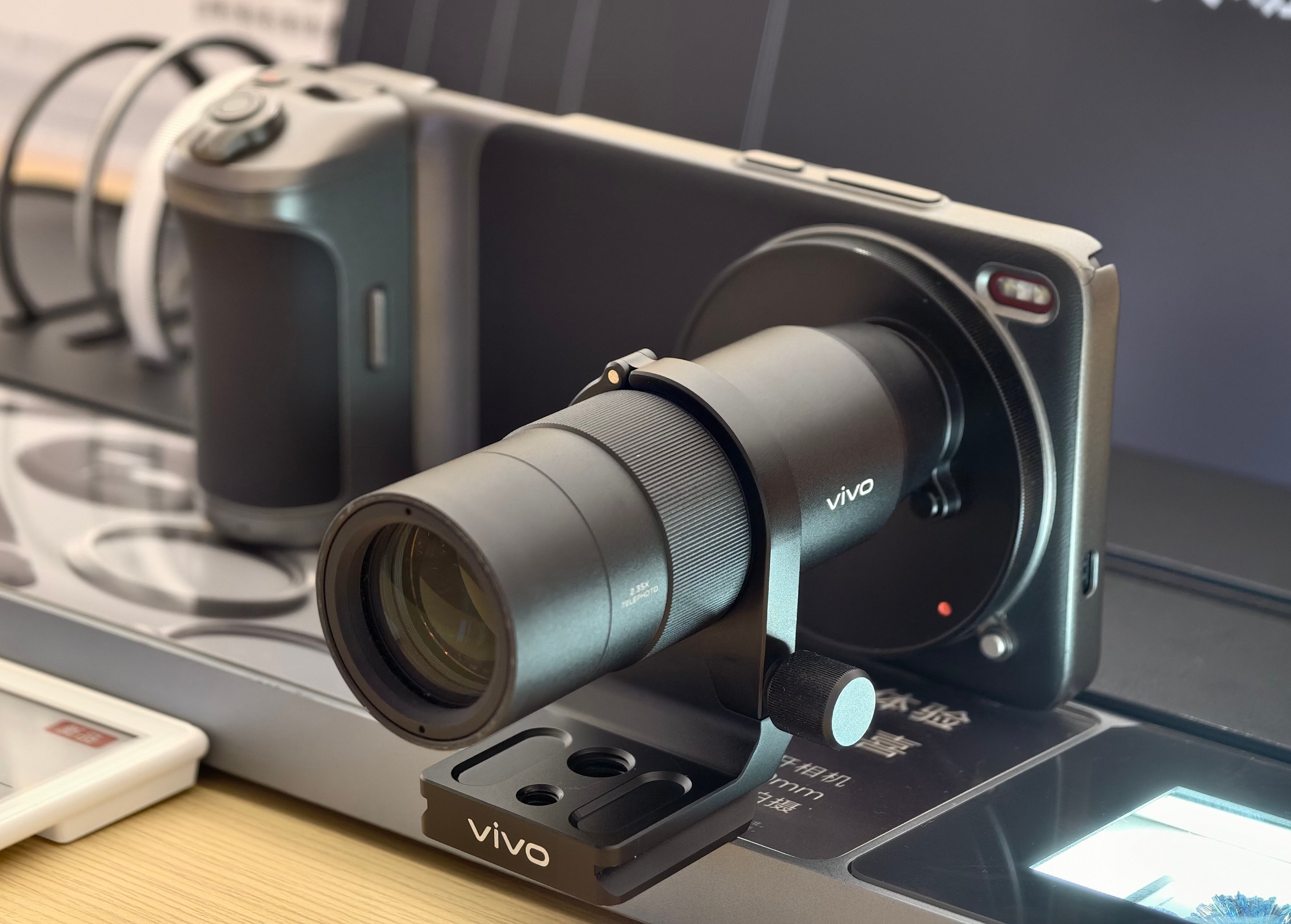 还有没抢到vivo X200 Ultra摄影套装的小伙伴吗？vivo[超话] ​