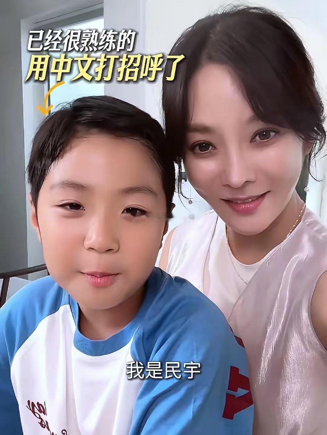 蔡琳带儿子在韩国吃北京烤鸭，叹韩国菜价太贵，疑想和高梓淇复婚 ​​​