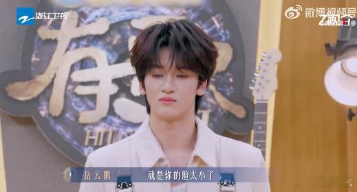 岳云鹏实名羡慕邓佳鑫脸小 岳云鹏也太会逗大家开心了！小考后点评邓佳鑫表演，夸完脸