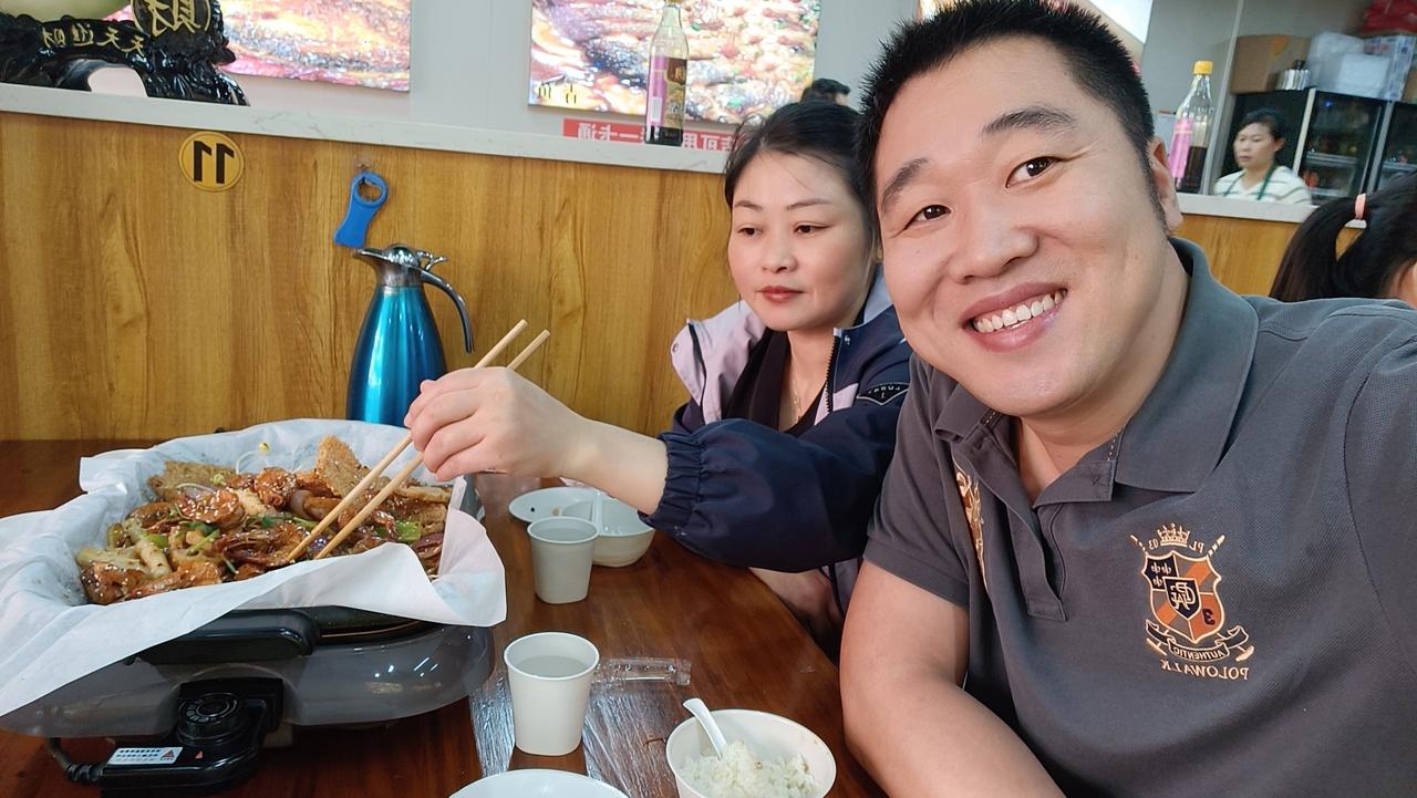 用了三年的手动封口机，封了几万杯豆浆稀饭胡辣汤，今天出现了外壳开裂现象。为了防止