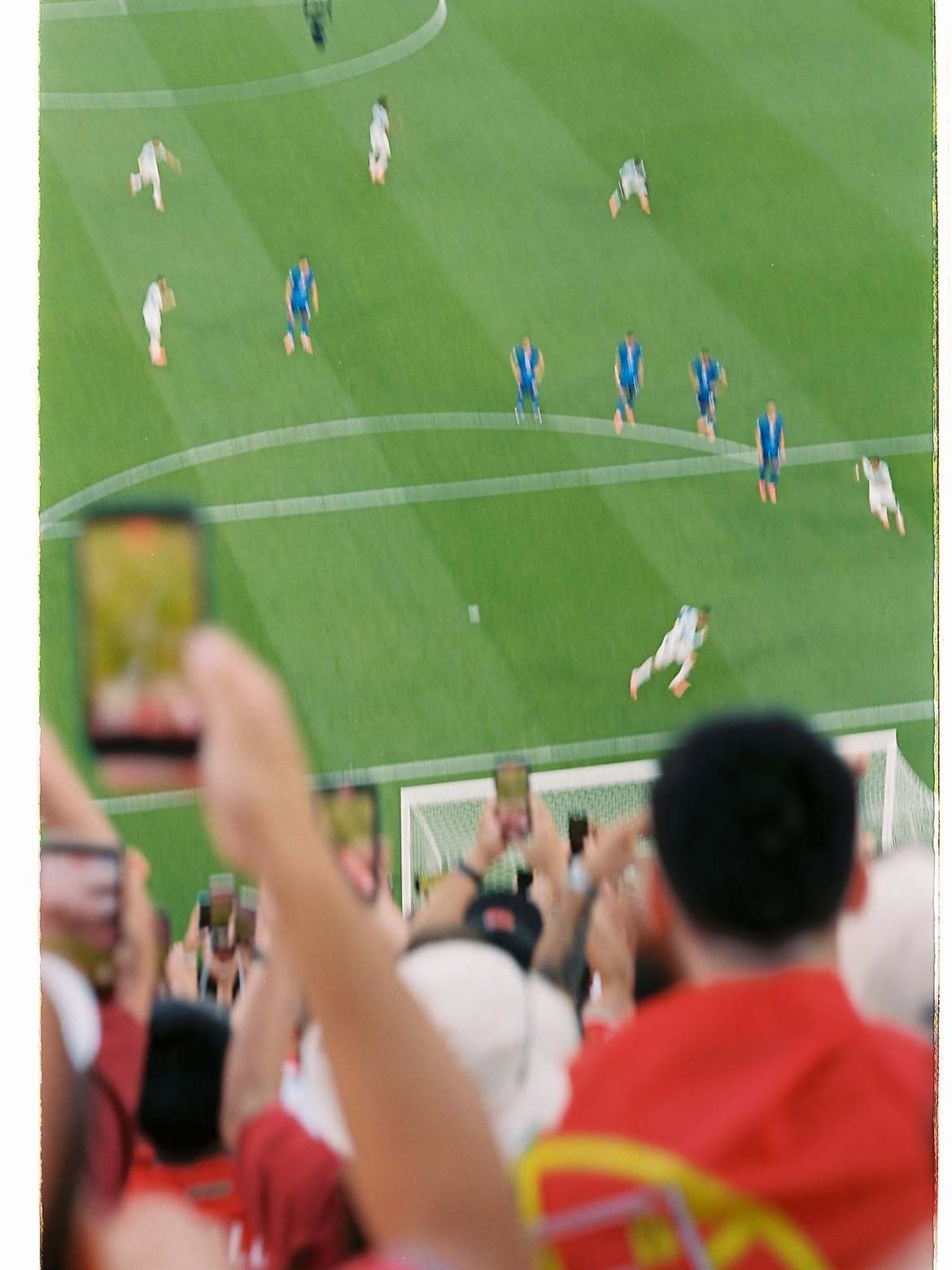 C罗葡萄牙2-1克罗地亚 球迷鸟瞰视角·点球破门瞬间这个博主激动得后面全拍糊了c