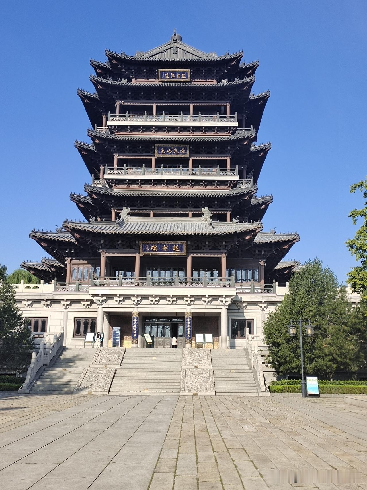 以前我对陌生人的称呼，一般都用“同志”一词。不分地域，不分年龄大小（指成年人），