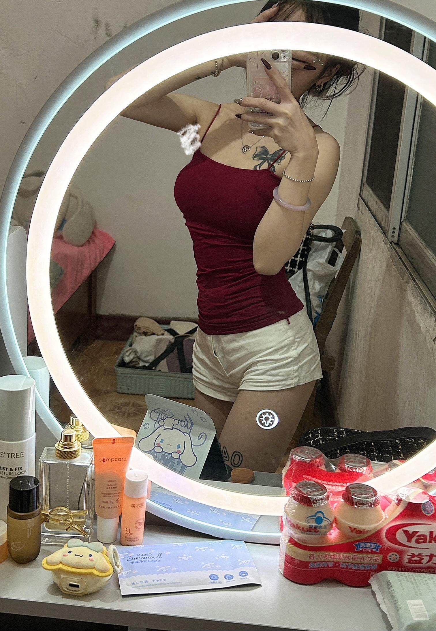 知道我所有的臭脾气和不好 还敢淌我这趟浑水的人 才是我应该真心对待的人