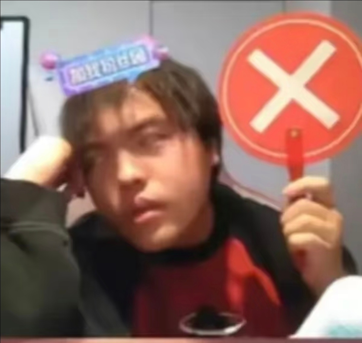 桃黑黑退网休息翻译：完蛋了，这次真的被抓住了，风评不利于我，先退一段时间，等风浪