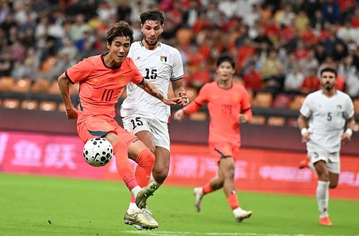 国足0比5输给巴勒斯坦后，网上有一种批评声很集中：表面上看是球员不行，但真正的问