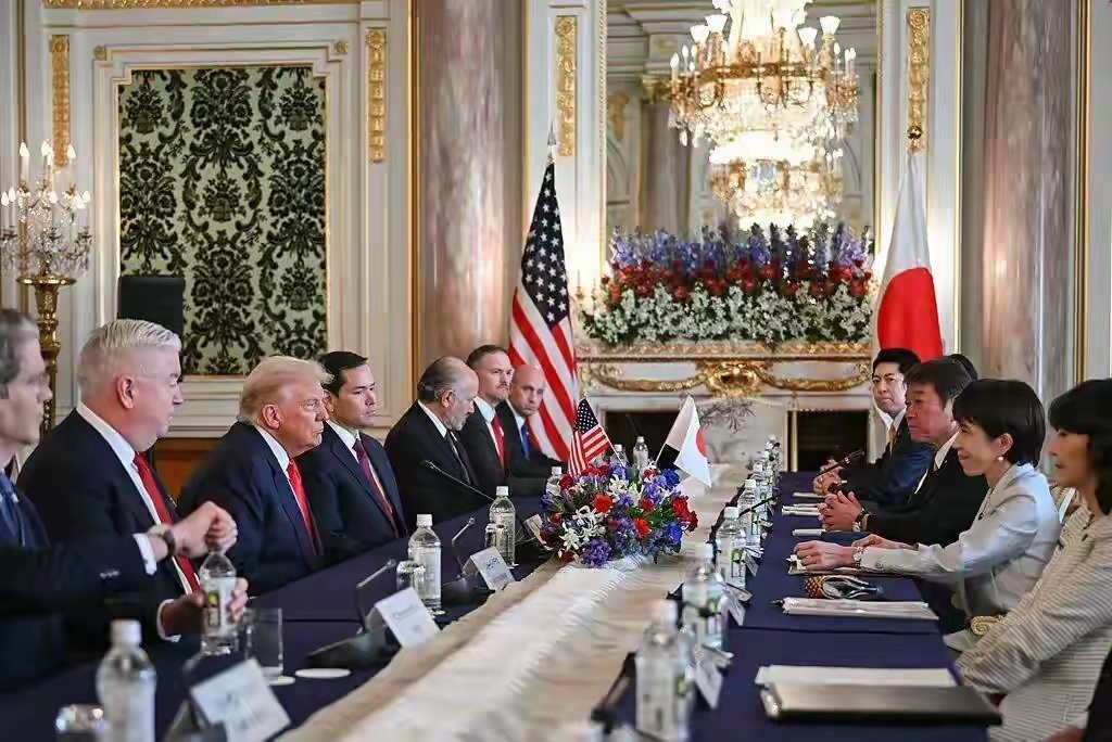 高市早苗当面拒绝美国要求10月28日那会谈照片也太有戏了！面对高市早苗直接拒绝“