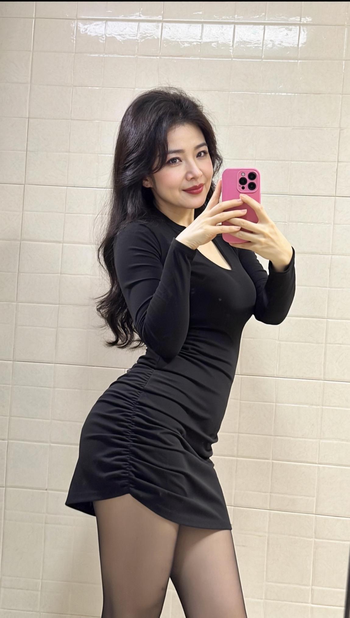 妩媚自拍 抖音ai创作