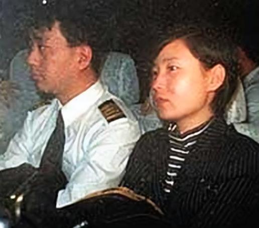 1998 国航机长袁斌不满分房，裹挟妻子劫持 95 人客机叛逃，遭战机拦截，夫妻