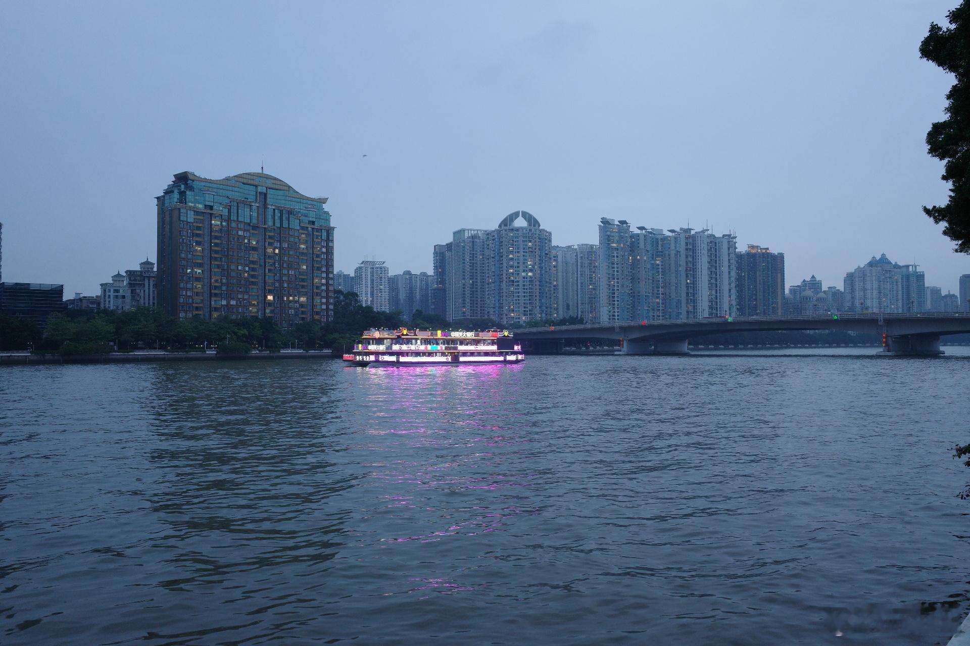 广州珠江新城的阴雨天时光城市摄影城市影像记发现生活中的小美好 理光GR4 广州·