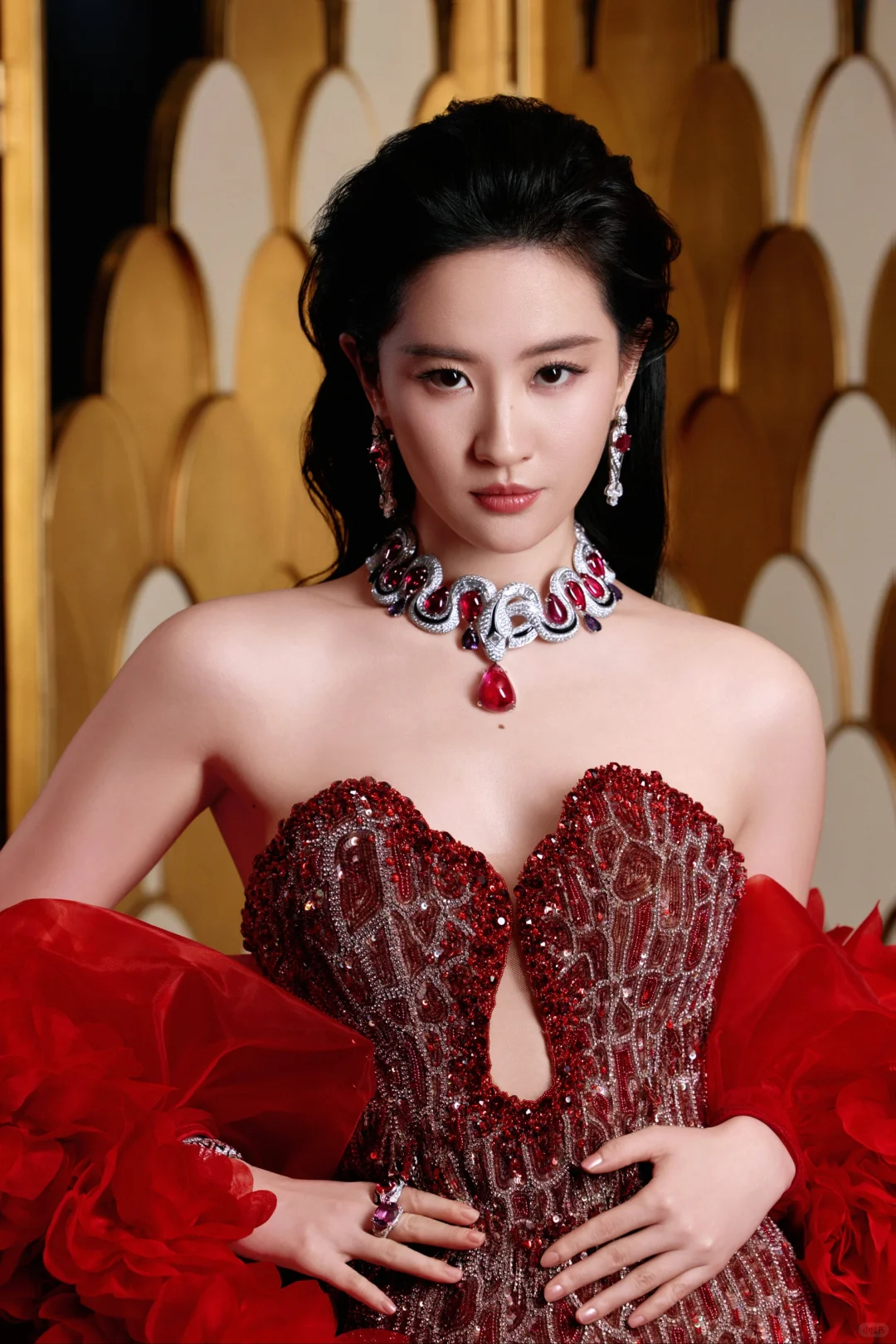 珠宝配美人，好亮眼