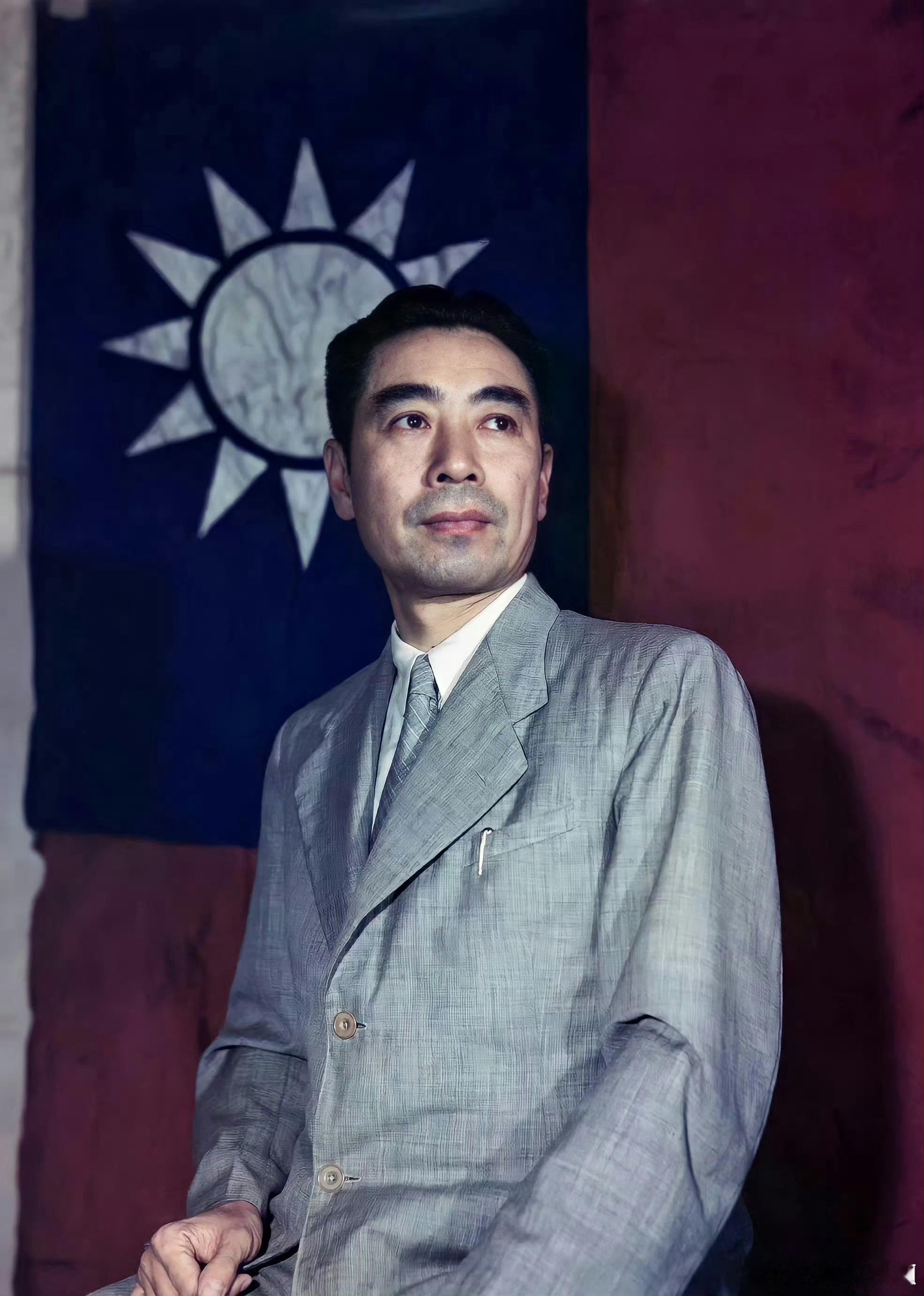 周总理1945年参加重庆谈判时的唯一彩色照片，太珍贵了。 ​​​