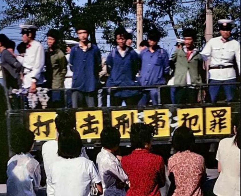 1983年严打，那些被送去大西北改造的重刑犯，后来怎么样了？
“大西北？那环境得
