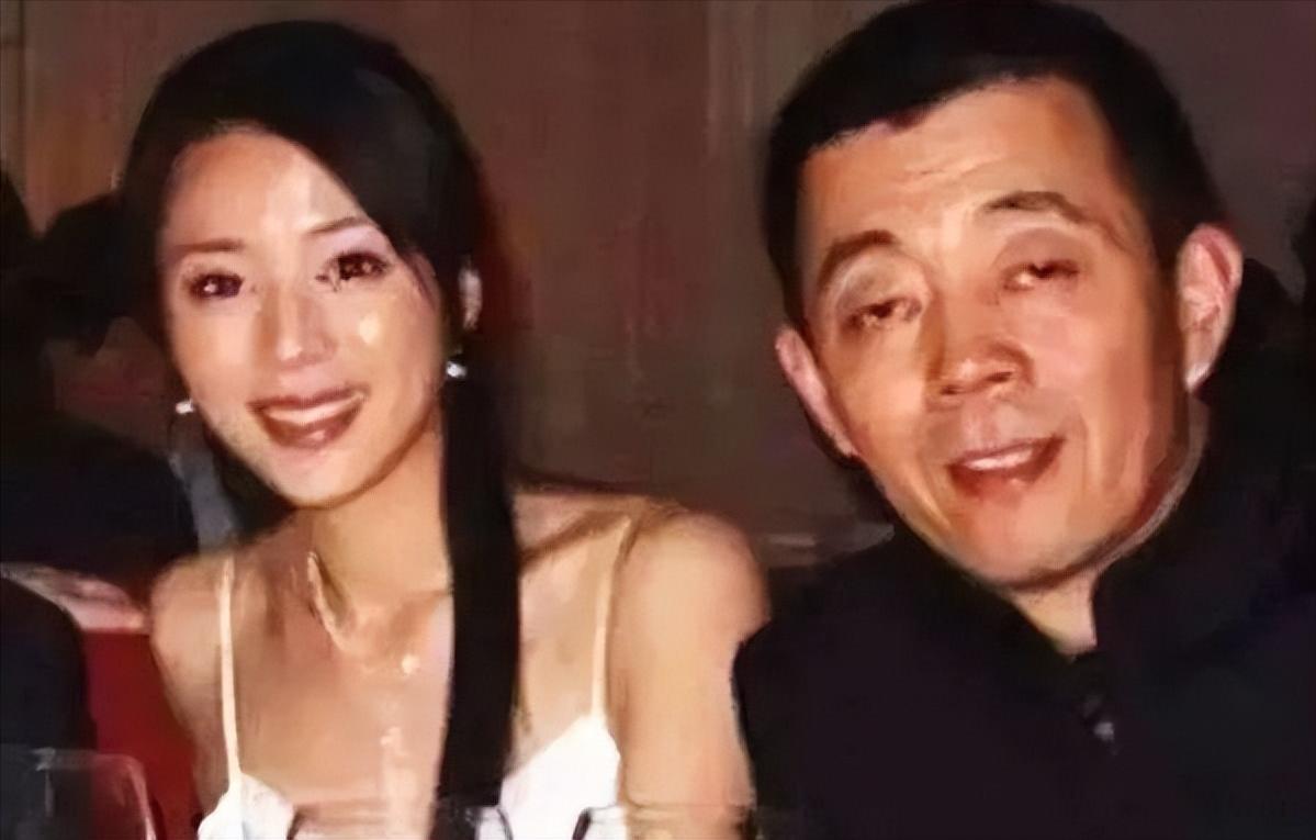 1993年，顾长卫娶了小12岁的女神蒋雯丽，可不到两年，便和张静初闹出绯闻，蒋雯