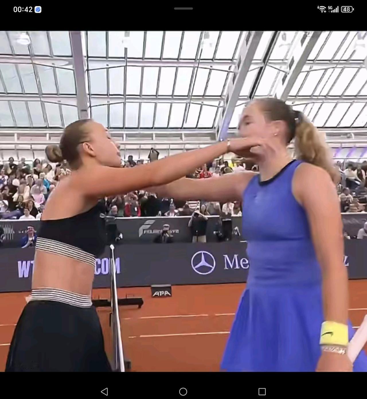 WTA500林茨站女单决赛落下帷幕，俄罗斯天才少女安德烈娃成功赢得红土冠军！至此