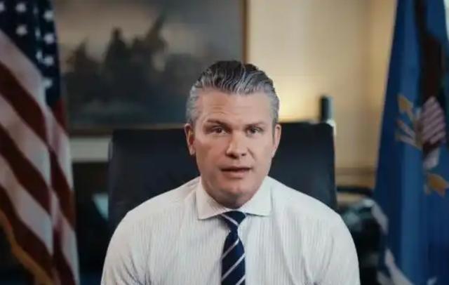 美国国防部长赫格塞思签署了一道让人头皮发麻的文件。从今以后，所有美军士兵，可以在