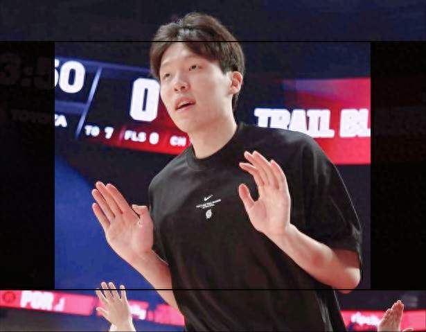 主帅信任，队友盛赞，杨瀚森力压克林根，新赛季轮换稳了？