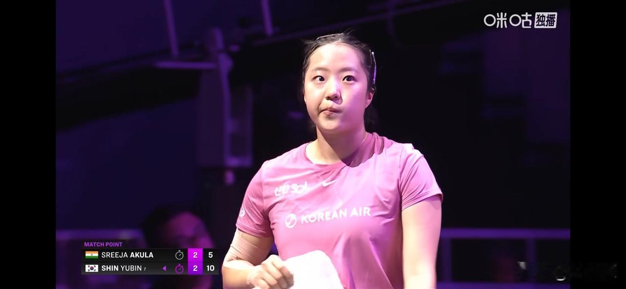 申裕斌3比2阿库拉（2，6，-8，-7，5）
晋级2026WTT横滨冠军赛女单八