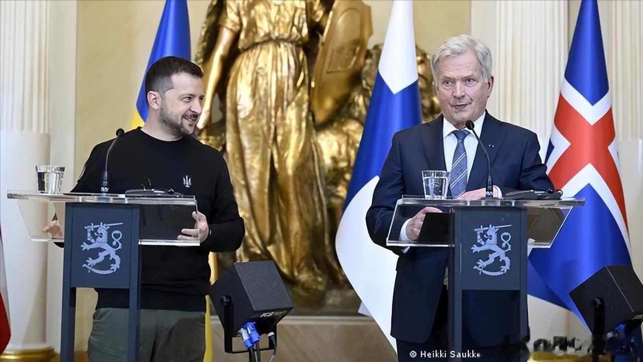 乌克兰总统与芬兰总统之间的一次“打脸”大戏。 
近日报道，正在芬兰访问的泽连斯基