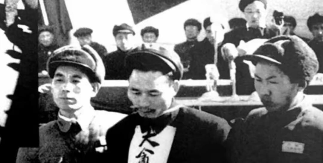 毛主席铁腕反腐真相：两颗人头震天下 一杯茶水自掏腰包

1951年12月的刑场上
