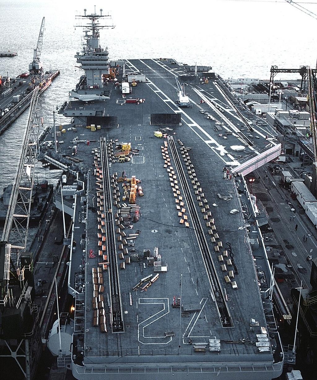 3月29日，伊朗海军司令伊兰尼表示，伊方正实时监控美“林肯”号航母编队动向，若其