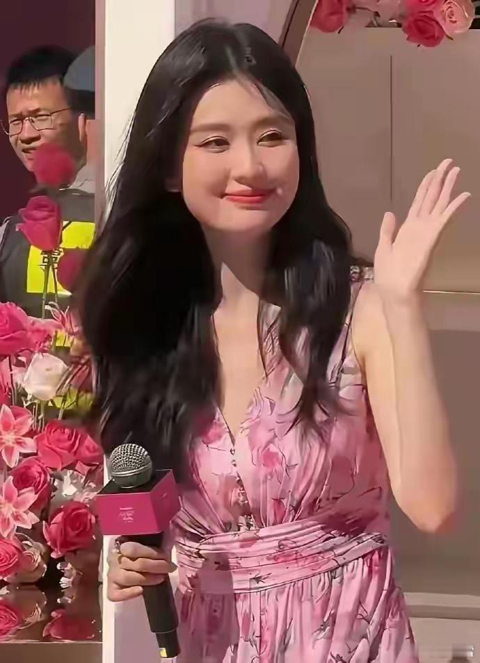婚后的乔欣，这是幸福肥吧！我的妈呀，就是一妥妥滴贵妇啊。 