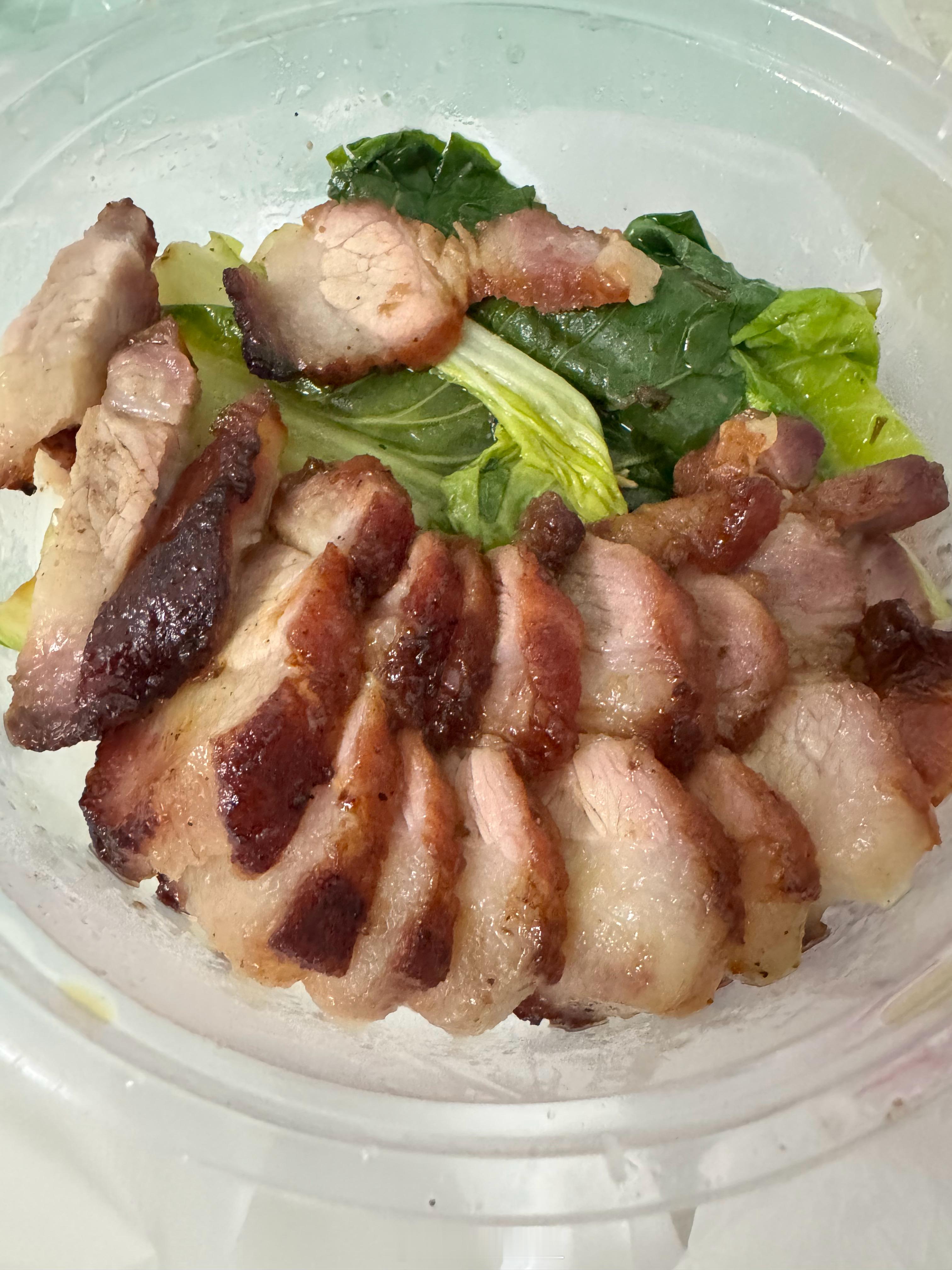 算了，吃个早餐再睡吧，叉烧粉yummy yummy
