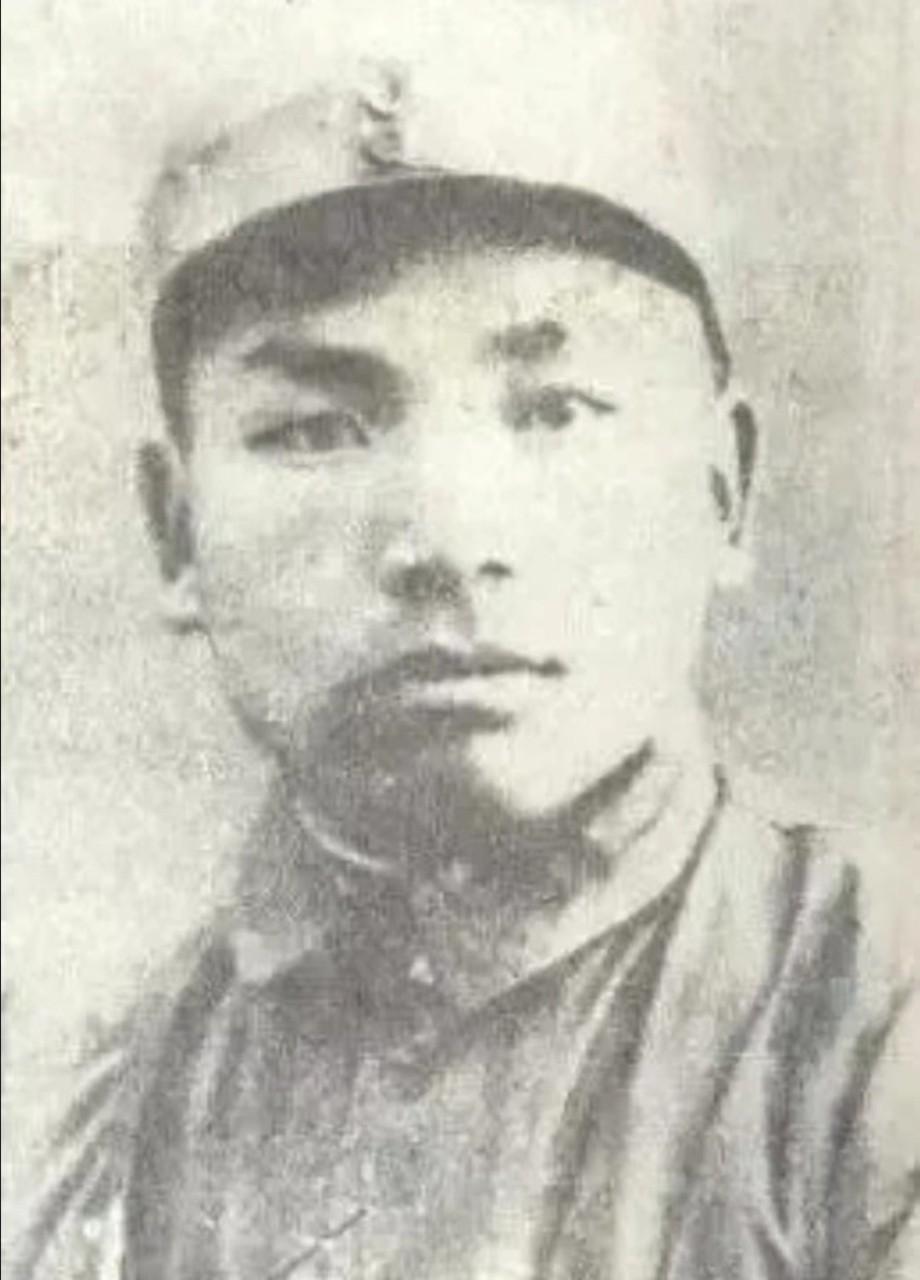 1947年2月，华东野战军副参谋长张元寿壮烈牺牲，在安葬前，他的妻子胡志年带着两