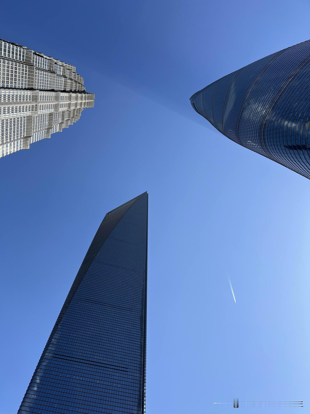 陆家嘴的三支清香，没有股市的周末，天不错[呲牙][呲牙][呲牙][握手]