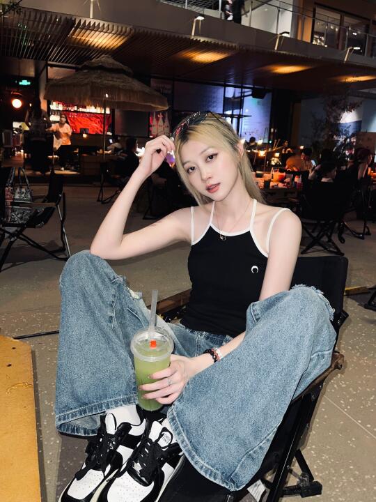 篝火旁你别太火🔥小姐妹氛围感酒馆拍照get