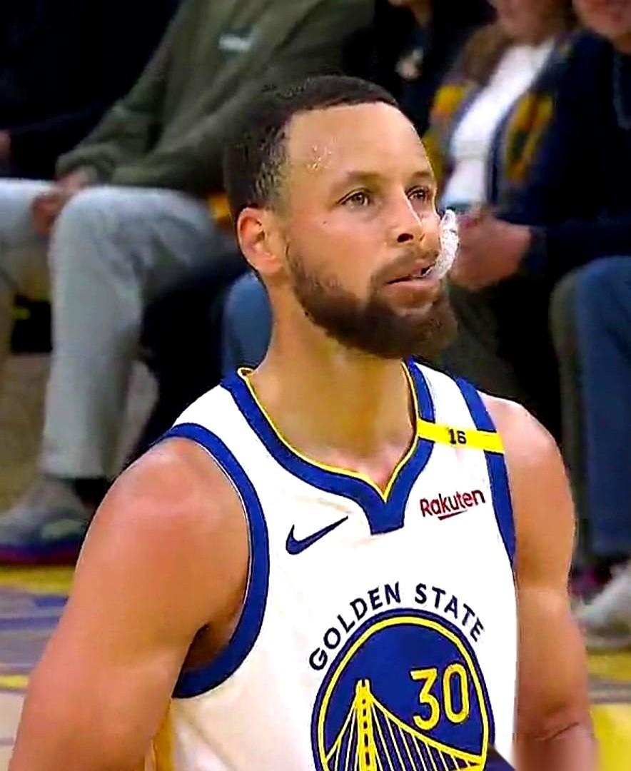 全联盟三分球投得最多的是谁？勇士。
然后呢？
胜率没过半。
防守效率联盟第五。