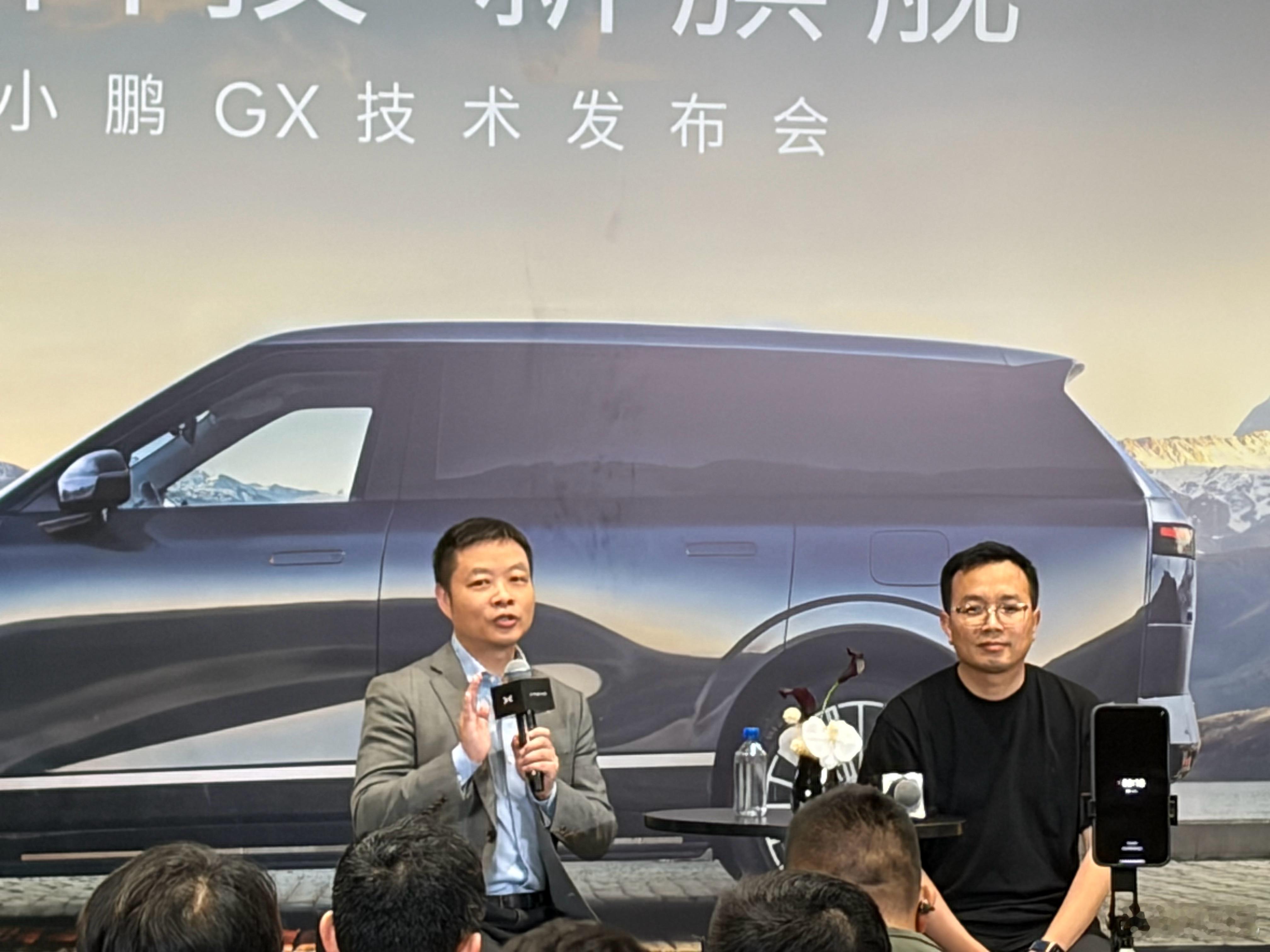 何小鹏是新能源汽车大佬里面控糖效果最好的。今天见到几位车圈博主朋友，见我的第一句