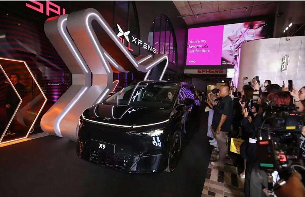 【英语车机 小鹏G6右舵版在泰国上市】近日，小鹏汽车在泰国曼谷举办了新车上市发布