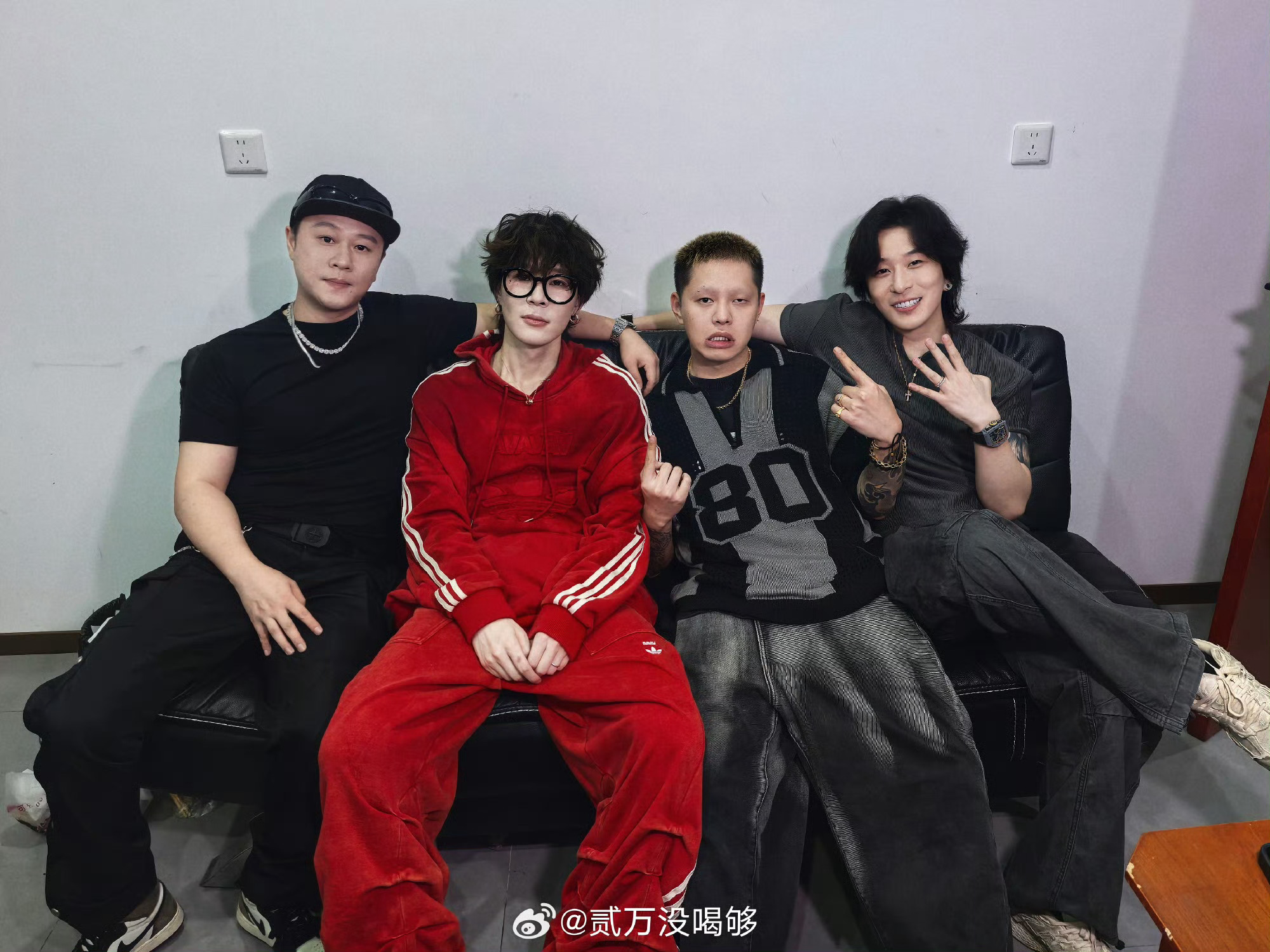 Round2 x 高天佐 x IcePaper在早安演出合体！图2四人N年前的合