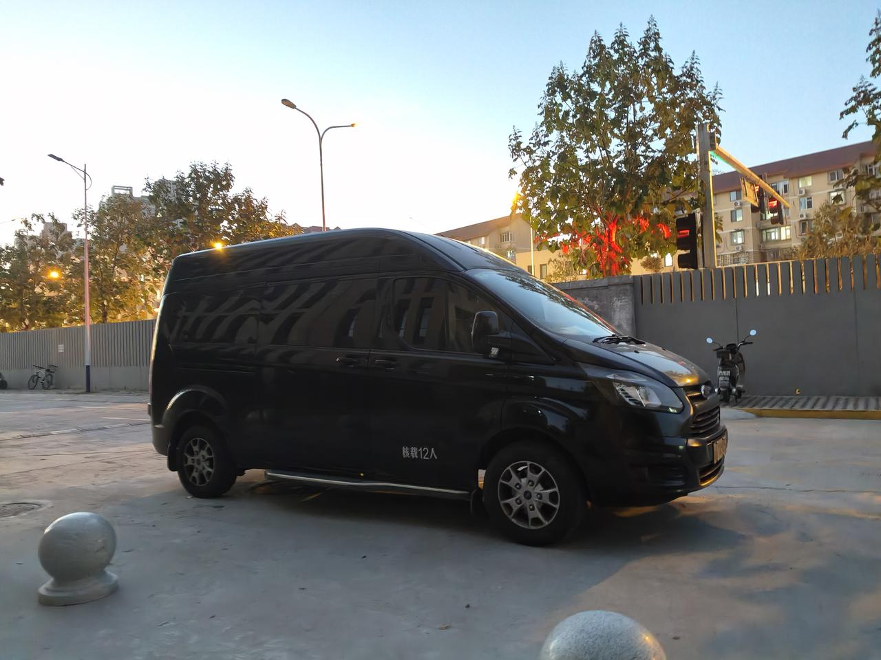 小时候听刘兰芳的评书。里边讲到宝马良驹能日行千里，夜行800。那时候仿佛有一个梦