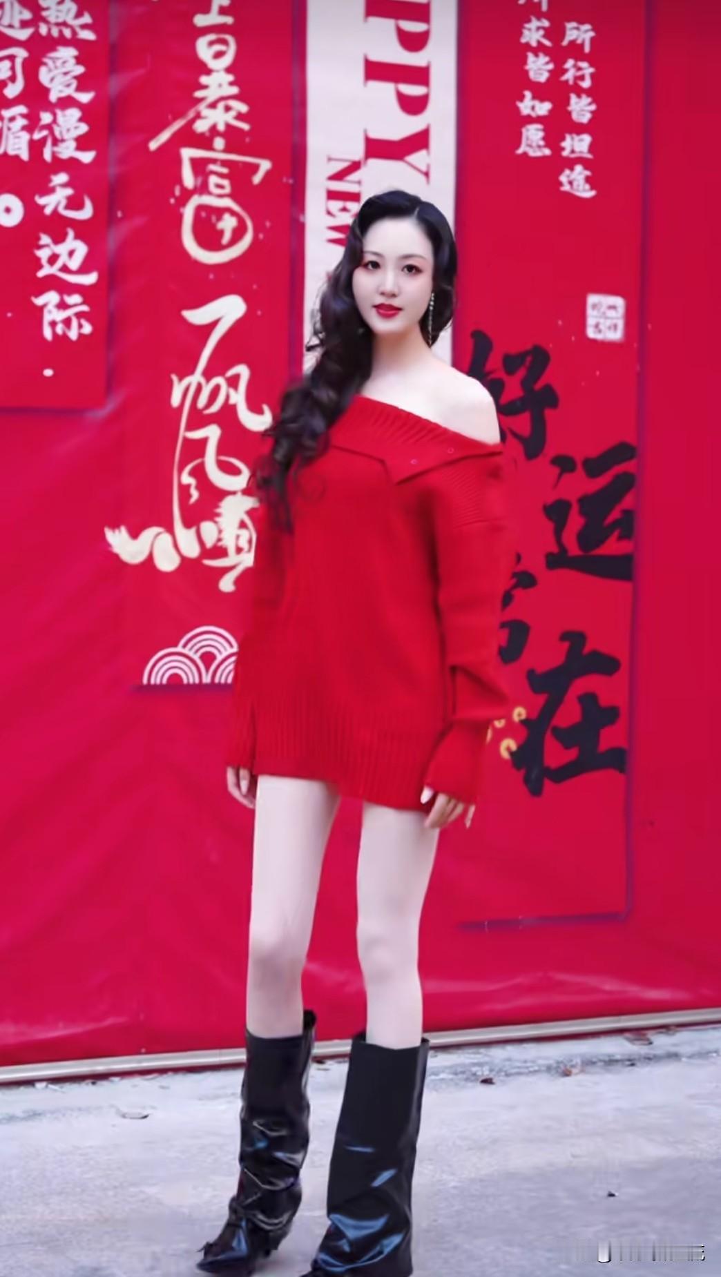 徐敏新春拜年新造型，红火出场，感觉这个腿部线条放眼娱乐圈，也很少有女星能达到这样