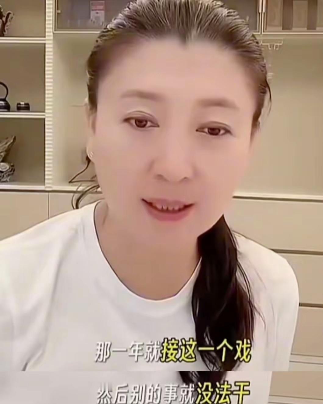 本是受人尊重的艺术家，一手好牌打成一地鸡毛，连央视都出来批评！
        