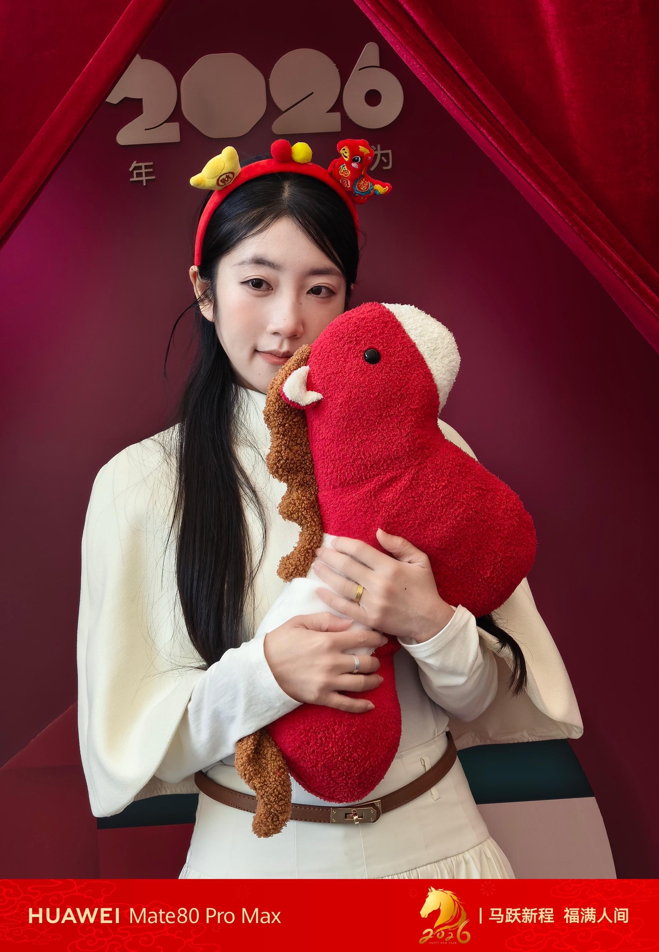 马年就要红红火火。打卡华为新年照相馆，新的一年要更爱自己