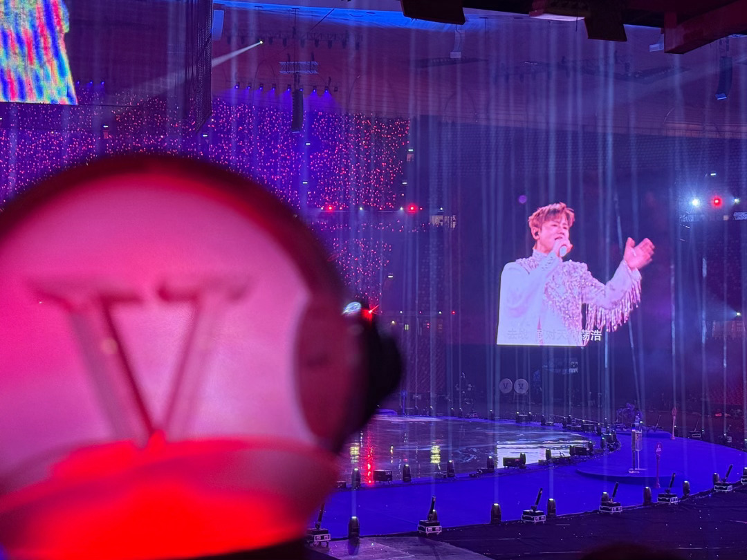 张杰真的在鸟巢唱了新征程 看完这段终于知道为什么那么多人说张杰“正”了。能在鸟巢