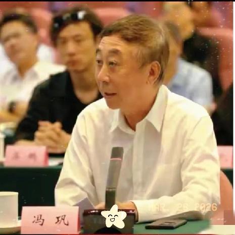 冯巩又上热搜！
人民日报发文太通透！
 
冯巩在人民日报谈喜剧创作，把逗乐观众比