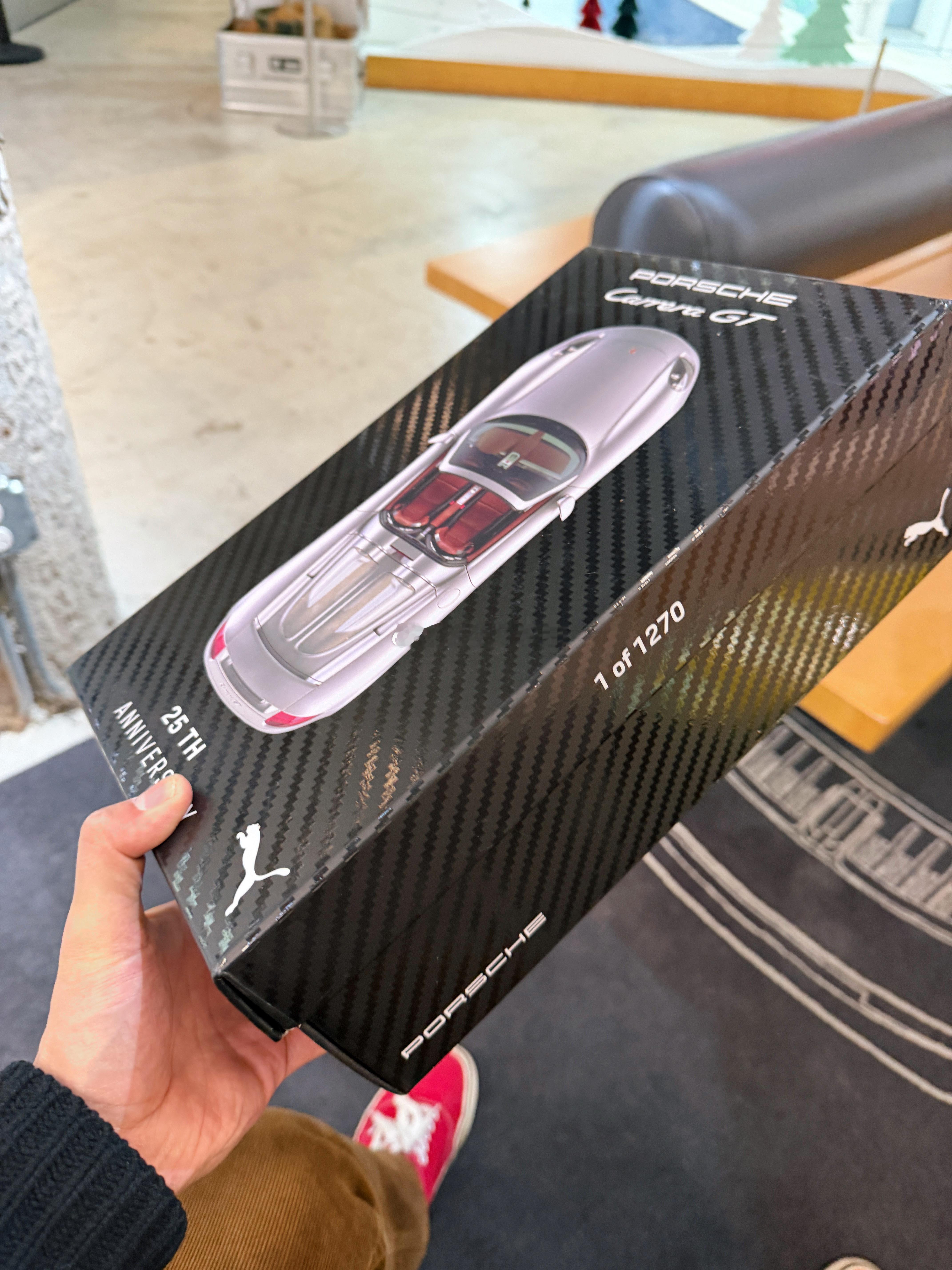 送自己的圣诞小礼物🎁去了心心念的保时捷在上海办的文化快闪店，买到了在北京好久订