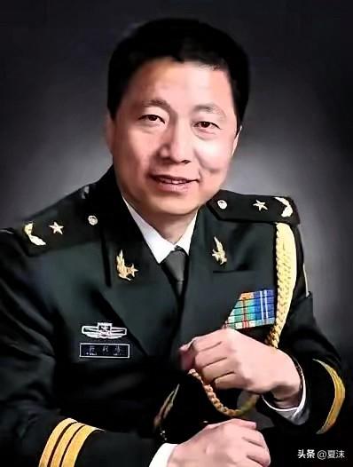 杨利伟退休待遇揭秘：没有巨额奖金，只有“终身金钟罩”……

​​网上一直有个说法
