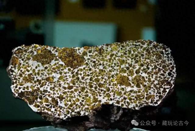 牧民50万卖掉的1吨陨石，如今切碎片每克超黄金，估值超2亿