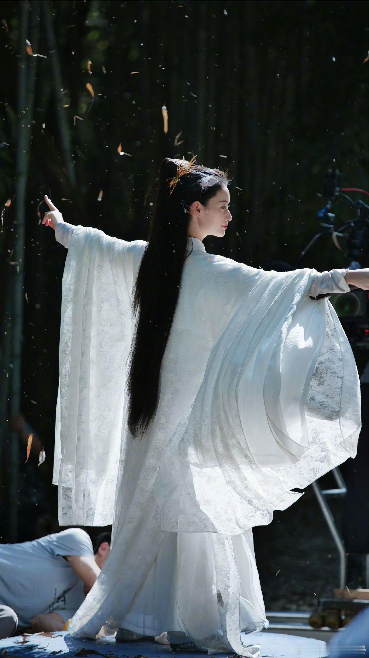 郭晓婷平等地爱每一个角色顺德仙姬的疯批、赤地女子的悲情，都是她用心打磨的，每个角